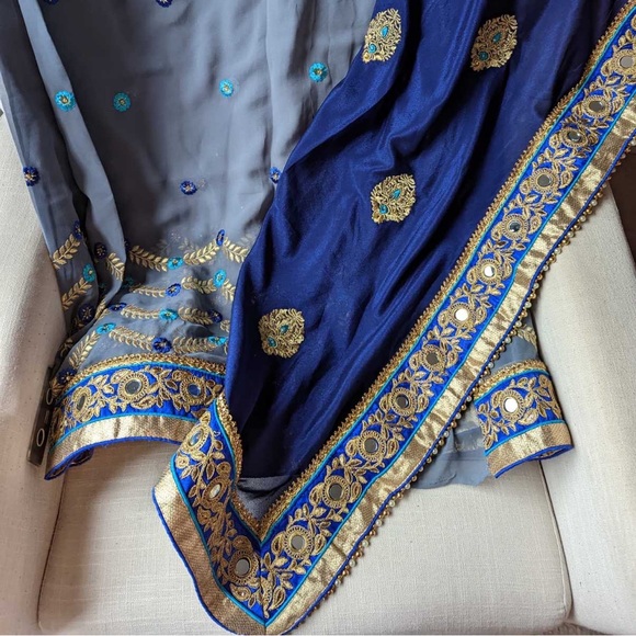 Blue and Gray georgette Saree - Picture 3 of 4